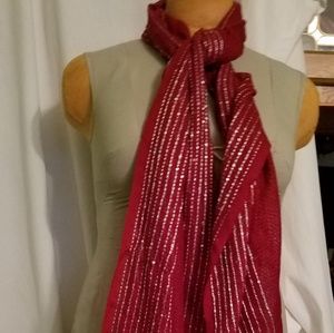 Scarf with silver thread an very small sequins